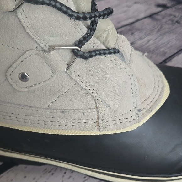 Khombu Gray and Black Winter Boots - Picture 9 of 10